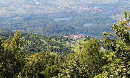 Nuova segnaletica per il parco dei 5 laghi; ora si vede che c’è
