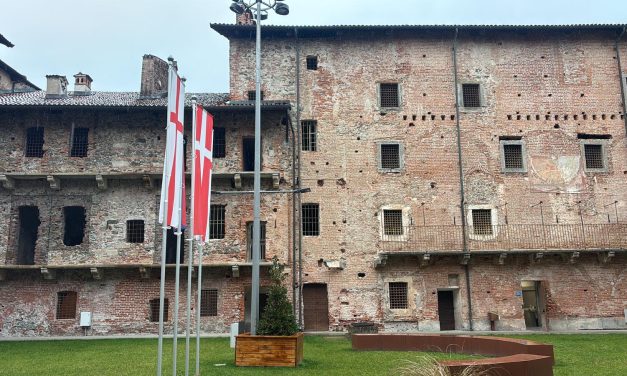 Il castello di Ivrea fa il pieno di visitatori. Prolungate le aperture