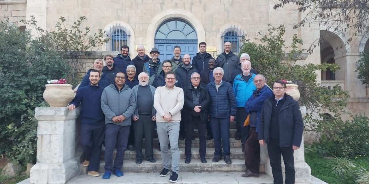 Lunedì rientrano da Israele i 17 sacerdoti piemontesi rimasti bloccati dal conflitto