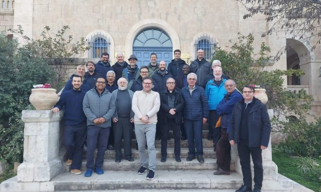 Lunedì rientrano da Israele i 17 sacerdoti piemontesi rimasti bloccati dal conflitto