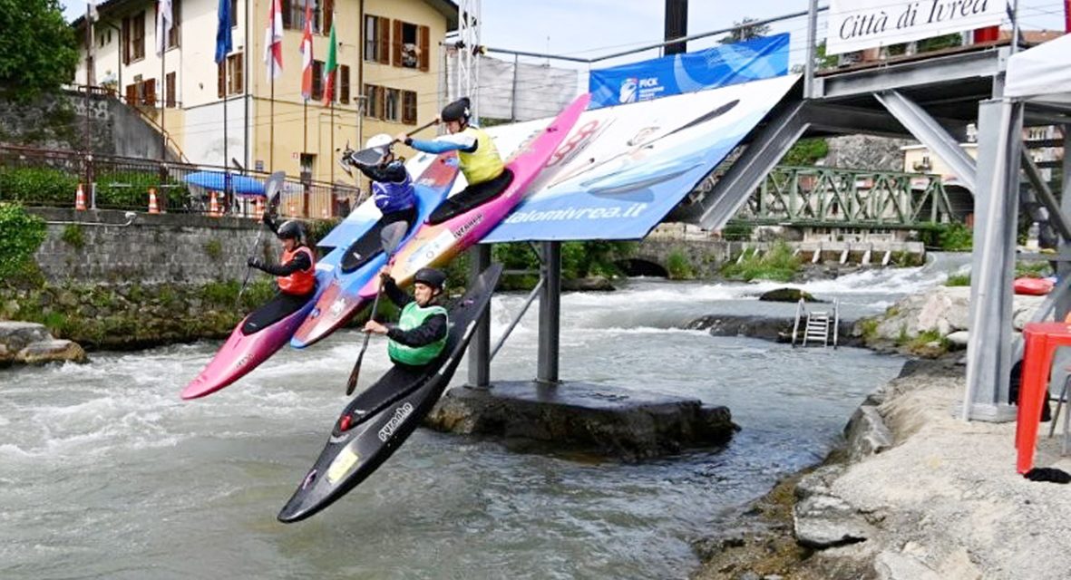 I campioni della canoa  slalom in gara sulla Dora