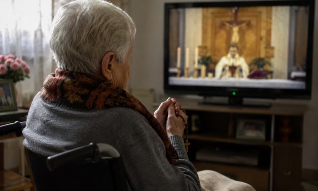 La Messa in TV non sostituisce la presenza, ma è un ponte per chi vive ai margini (di Lorenzo Iorfino)