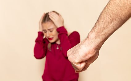 Bambini testimoni della violenza: ferite invisibili che chiedono ascolto e speranza (di Cristina Terribili)