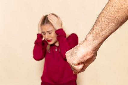 Bambini testimoni della violenza: ferite invisibili che chiedono ascolto e speranza (di Cristina Terribili)