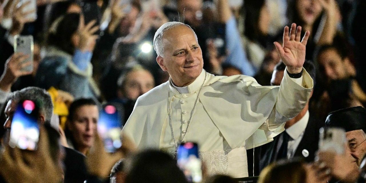 Non un idolo, ma un padre Leone XIV parla ai cuori, diverte i giovani e richiama tutti alla verità del Vangelo (di Lorenzo Iorfino)