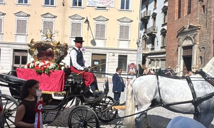 Festa di San Savino – Processione con le reliquie del Santo verso la Cattedrale di Ivrea