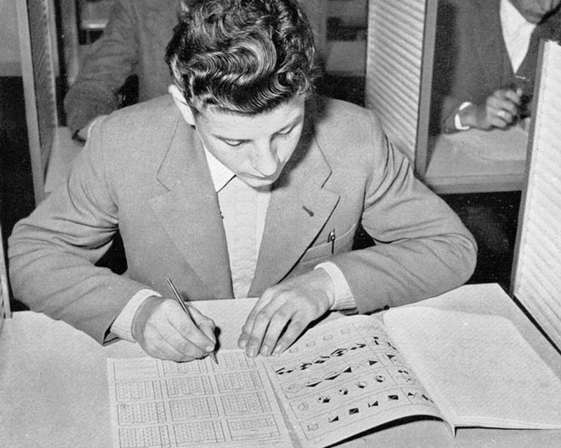 Adriano Olivetti e il pedagogista Aldo Visalberghi: la questione della valutazione delle competenze (di Doriano Felletti)