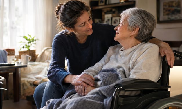 7 milioni di caregiver: nuova legge è un passo avanti, ma sono esclusi tanti familiari che assistono i propri cari (di Cristina Terribili)